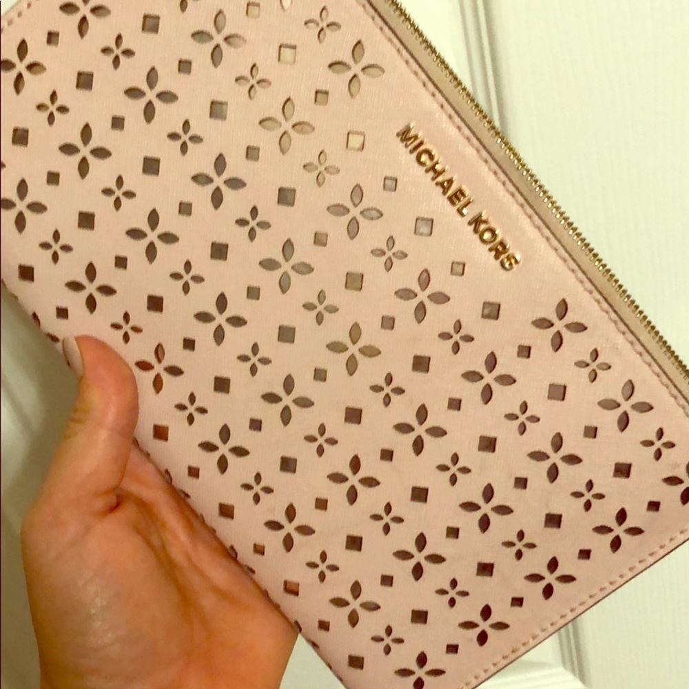EUC MICHAEL KORS PALE PINK WRISTLET